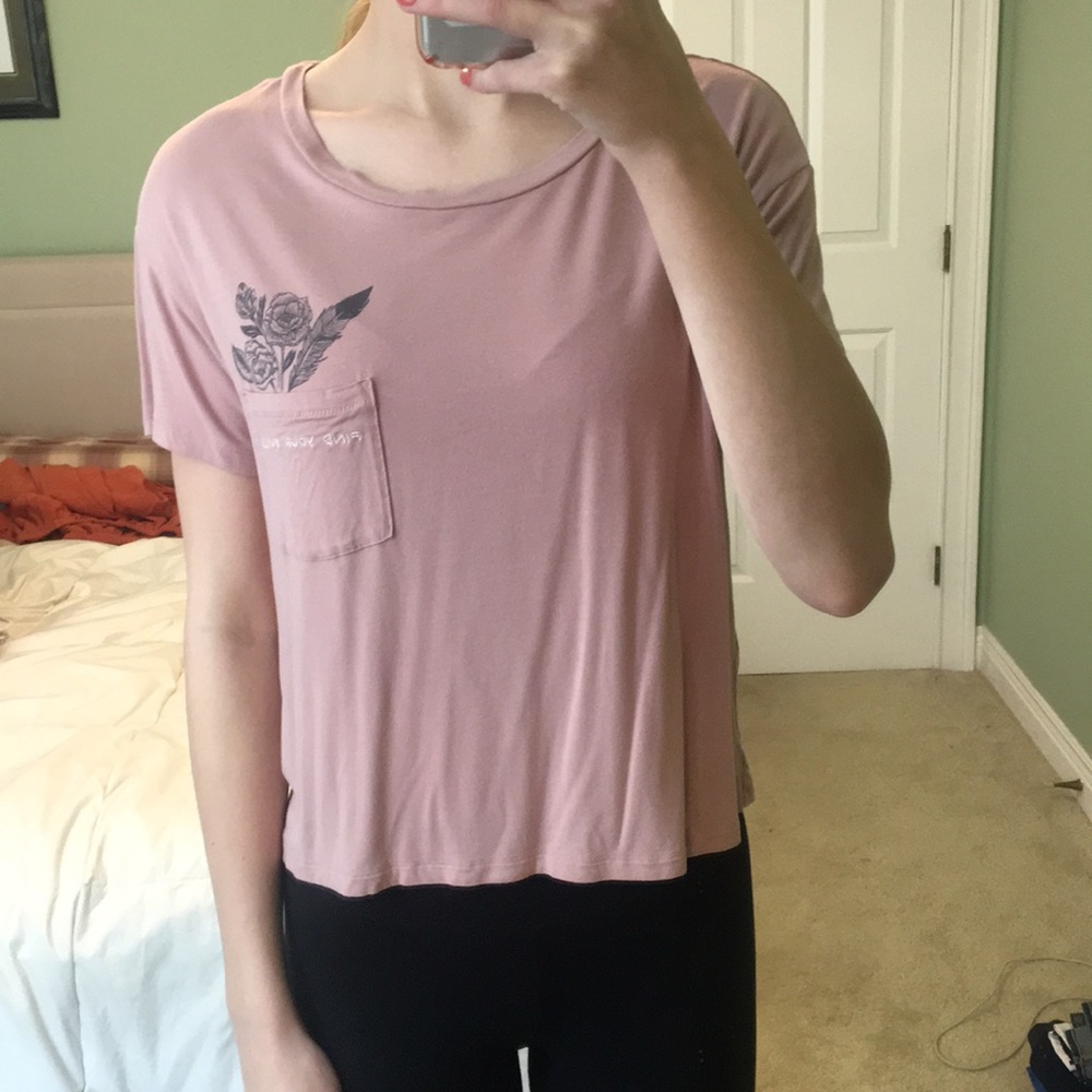loose comfy t shirt with pocket design